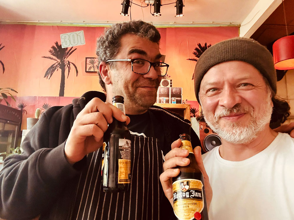 Good People With Beer Inna Amsterdam Audio Bar The Junction